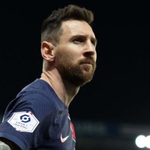 星空体育-梅西父亲来到拉波尔塔家中会谈：希望梅西回巴萨